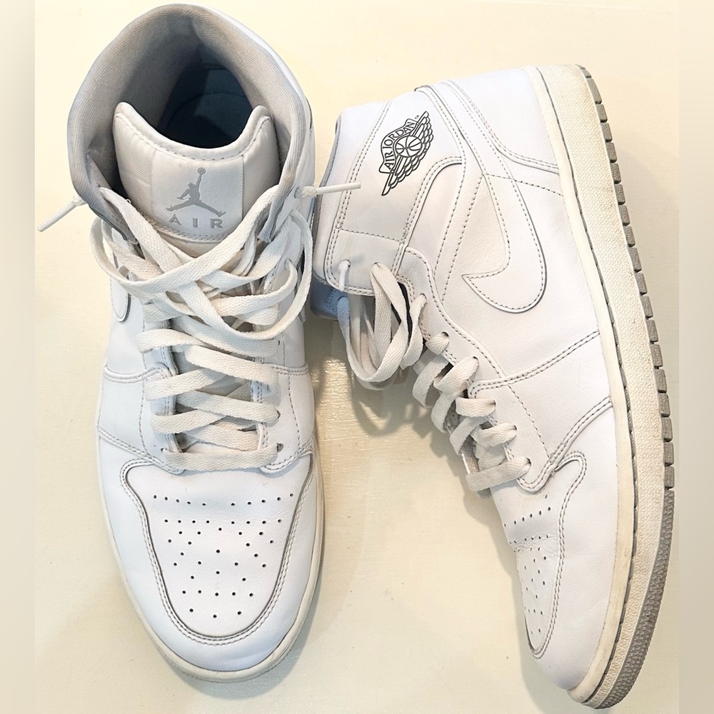 Nike Air Jordans 1 Mid Mens size 13 shoes